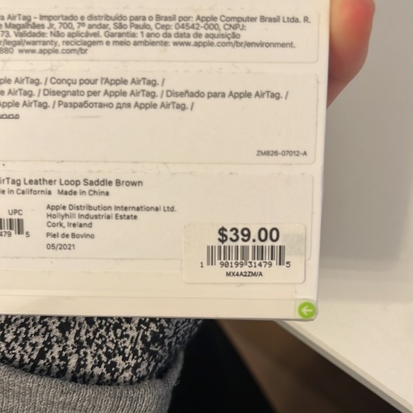 Leather loop AirTags - still in box - Picture 3 of 3